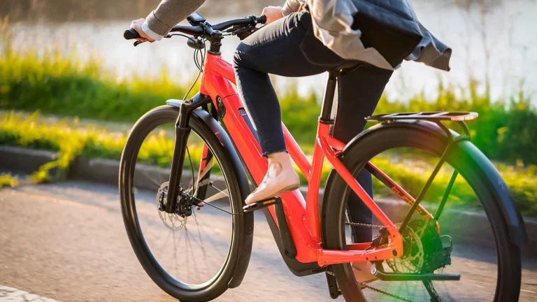 Cycling Safety Tips: Expert Guide to Safer, Smarter, and More Confident Ride